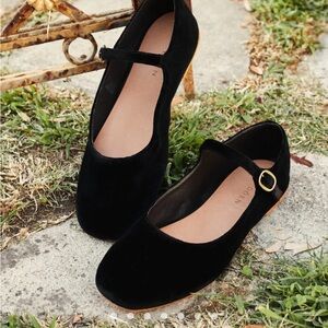 Doen MARY JANE SLIPPER
IN BLACK size 39